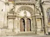 Portal of the Saint-Pierre church (© Jean Espirat)