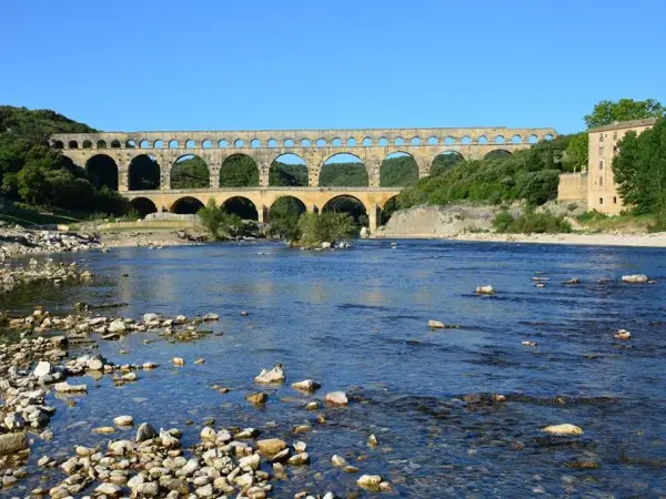 Vers-Pont-du-Gard - Tourisme, Vacances & Week-end