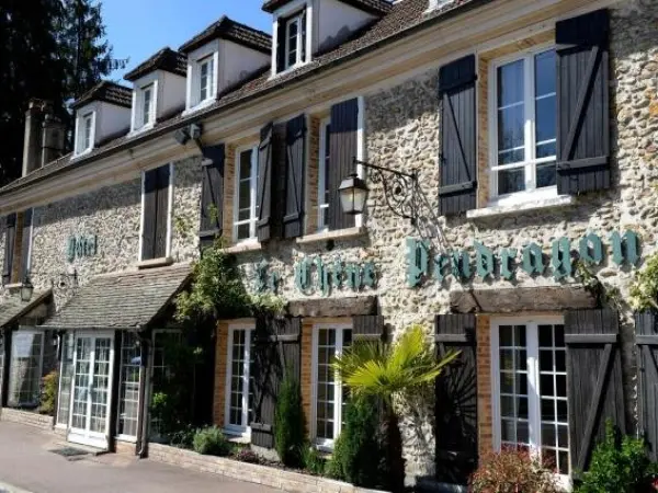 Le Chene Pendragon - Hotel in Saint-Léger-en-Yvelines