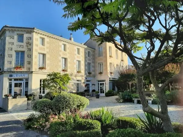 Hotel Le Richelieu - Hotel in Saujon
