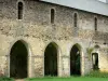Аббатство Клермонт - Цистерцианское аббатство Нотр-Дам де Клермонт (или Клермонт), в муниципалитете Оливет: аббатская церковь