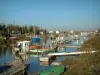 Бассейн Маренн-Олерон - Порт Кайенны в Маренне: канал, лодки и каюты устричного порта