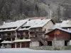 Варс - Vars-les-Claux, горнолыжный курорт (зимний и летний спортивный курорт): здание, шале и кресельная канатная дорога (подъемник)