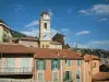 Вильфранш-сюр-Мер - Церковный шпиль и разноцветные дома старого города