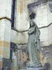 Вокальные цвета - Статуя Девы Марии и кастральная часовня