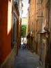 Грасс - Узкая и красочная улица старого города
