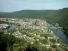 Долина Маас - Вид на город Ревин с его мостами через реку Мёз и зеленые холмы Арденн