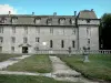 Замок Бауме - Парк и фасад замка; в городе Prinsuéjols