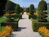 Замок и сад Вилландри - Цветы и кусты подстриженные из сада простых