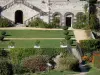 Замок Ла Батисс - Замковый сад: газоны, кустарники, лестницы; в Chanonat
