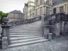 Замок Фонтенбло - Подковообразная лестница во дворе Шеваль Блан (Суд Прощания)