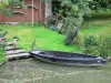 Зеленая Венеция Марэ Пуитевина - Лодка и сад на краю воды; в Арсе