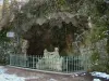 Истоки Сены - Искусственная пещера со статуей нимфеи, в которой находится главный источник Сены