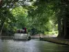 Канал дю Миди - Канал с лодкой, берегами и деревьями