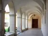 Кремье - Бывший монастырь Августина: монастырская аллея