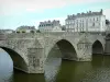 Лаваль - Pont-Vieux, омывающий реку Майенн и фасады города