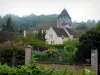 Лавардин - Сен-Женская романская церковь, деревенские дома и деревья