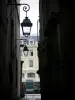 Латинский квартал - Rue du Chat-qui-Pêche и его фонарные столбы, самая узкая улица столицы