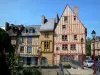 Ле Ман - Old Mans - Cité Plantagenêt: вид на старые фахверковые дома старого города, в том числе дом Красного Столба