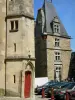 Ле Ман - Old Mans - Cité Plantagenêt: фасады старого города, в том числе дворца Грабатуара (епископский дворец) справа