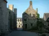 Локронан - Каменные дома и часть церкви