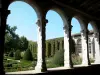 Марманд - Аркады Ренессансного монастыря с видом на французский сад