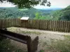 Пейзажи Doubs - Бельведер дю Мулен Сапин, со скамейкой, с видом на долину Лизона