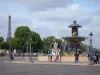 Площадь Согласия - Фонтан и фонарные столбы площади Согласия с Эйфелевой башней на заднем плане