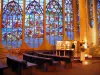 Руанский - Интерьер церкви Сент-Жан-д'Арк в современном стиле с витражами