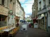 Сент-Омер - Аллея с домами, магазинами и ресторанами
