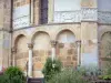 Сен-Поль-ле-Дакс - Романская апсида церкви Святого Павла, украшенная барельефами