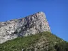 Скалы Ремузат - Каменные стены с видом на растительность