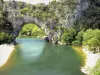 Ущелья Ардеша - Pont d'Arc (природная арка), охватывающая реку Ардеш и пляжи