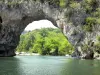 Ущелья Ардеша - Pont d'Arc (естественная арка), охватывающая реку Ардеш