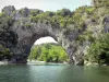 Ущелья Ардеша - Pont d'Arc (естественная арка), охватывающая Ардеш