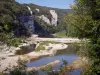 Ущелья Сез - Река Сез, деревья и скалы