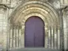 Церковь аббатства Сен-Жуан-де-Марн - Романская церковь Пуитевина: резной портал
