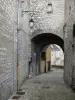 Шатору - Ворота Святого Мартина (дверь старой тюрьмы) и аллея старого города