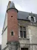 Штампы - Рельефная башня и многомиллионное окно отеля Anne de Pisseleu