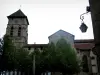 Эймутье - Соборная церковь Сент-Этьен, деревья и фонарный столб