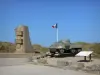 Юта Бич - Дюны-де-Варревиль (Пристань к пляжу): памятник Леклерку, колесница и флаг