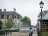 シダ - Lariboisière広場、街灯柱、家屋、木々の騎馬像