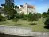 城堡 - 兰登 - 前皇家修道院Saint-Séverin和种植树木的花园的修建建筑