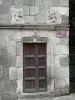 穆拉特 - 领馆的门顶上有两个雕刻的天使
