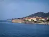 阿雅克肖 - 有城堡和小山的地中海在背景中