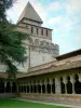 Abadía de Moissac - Abadía de Saint-Pierre de Moissac: claustro románico dominado por el campanario de la iglesia de San Pedro