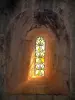 Abbaye du Thoronet - Abbaye cistercienne de style roman provençal : vitrail de la chapelle de l'église