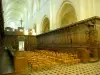 Abdij van Pontigny - Binnen in de abdij: kooromheining en koorgestoelte