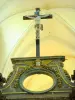 Abdij van Pontigny - Binnen in de abdij: kruis dat de kooromheining overwint