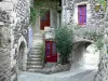 Alba-la-Romaine - Portail de la Trappe et façades de pierres de la cité médiévale
